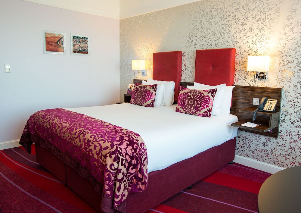 CROWNE PLAZA BLANCHARDSTOWN 30/76