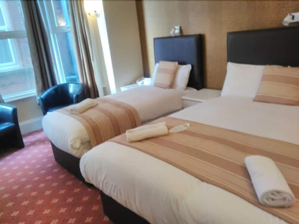 The Palm Court Hotel 11/50