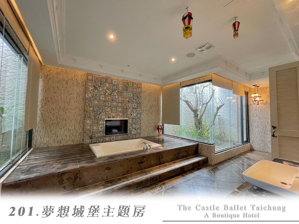 The Castle Ballet Taichung A Boutique Hotel 12/77