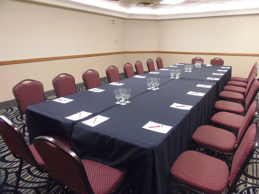 Rosslyn Inn & Suites, SureStay Collection by Best Western 39/48