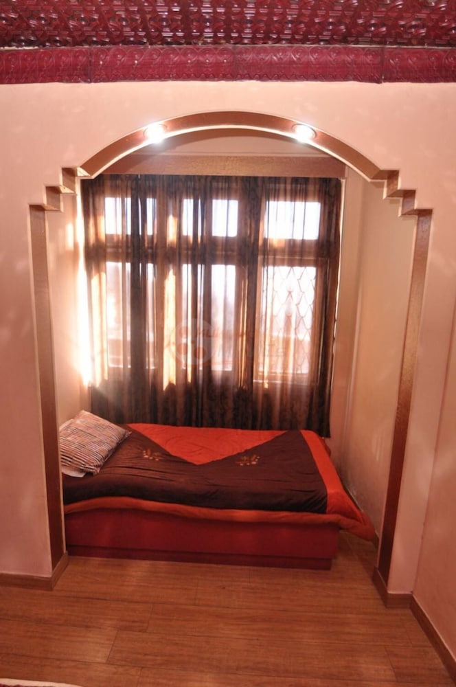 Hotel Sidharth Regency 25/34