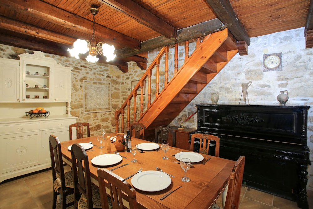 KAMILARI PASIPHAE VILLA 35/60