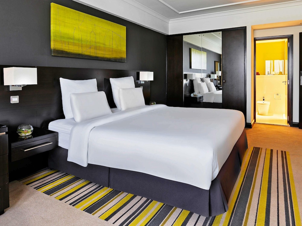 EXECUTIVE, SUITE, KING BED, SOFA