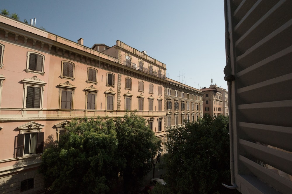 Vantaggio Suites & Apartments 5/39
