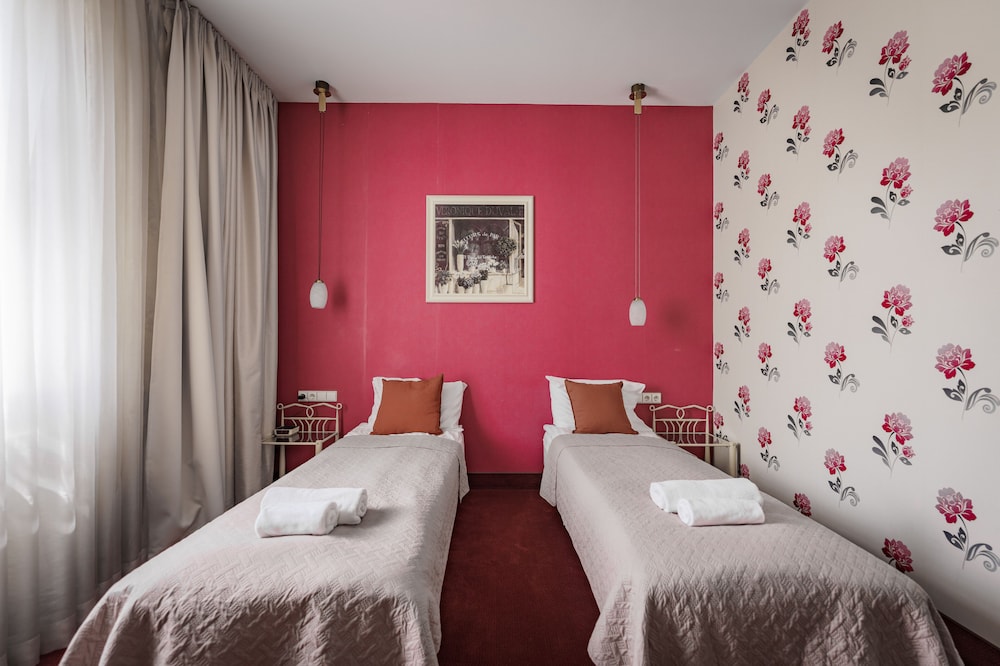 ROOM, SINGLE