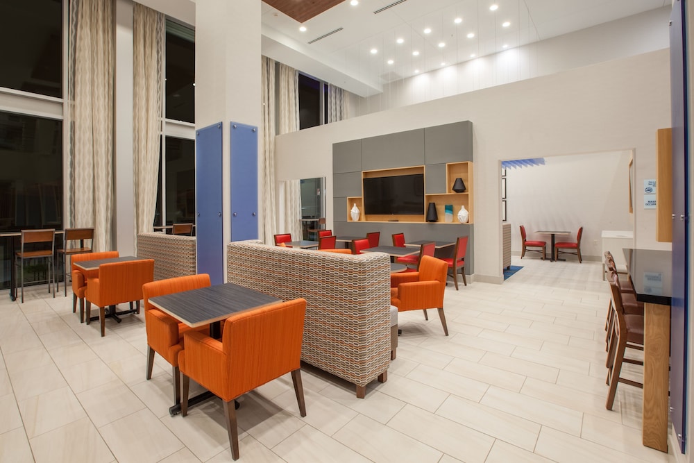 HOLIDAY INN EXPRESS & SUITES INDIANAPOLIS NE - NOBLESVILLE 56/66