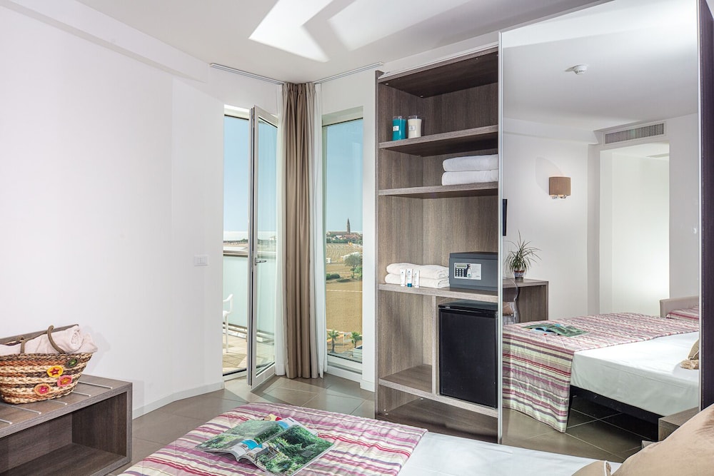 Karinzia Hotel 52/76