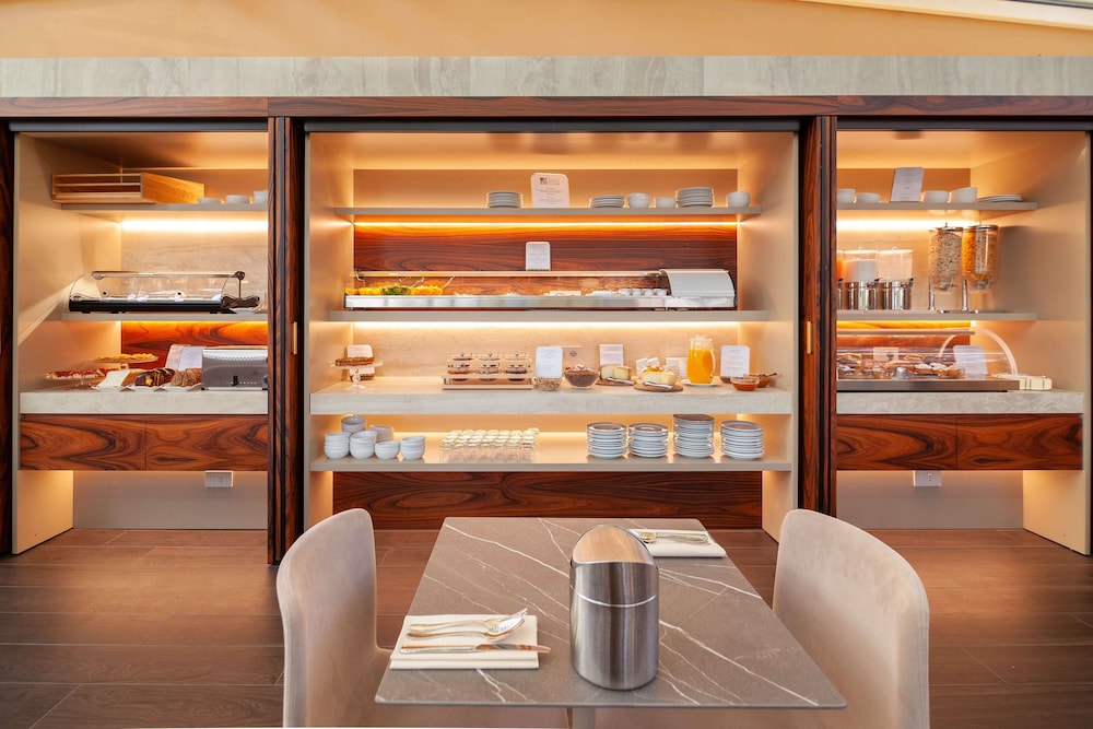 restaurant cafeteria