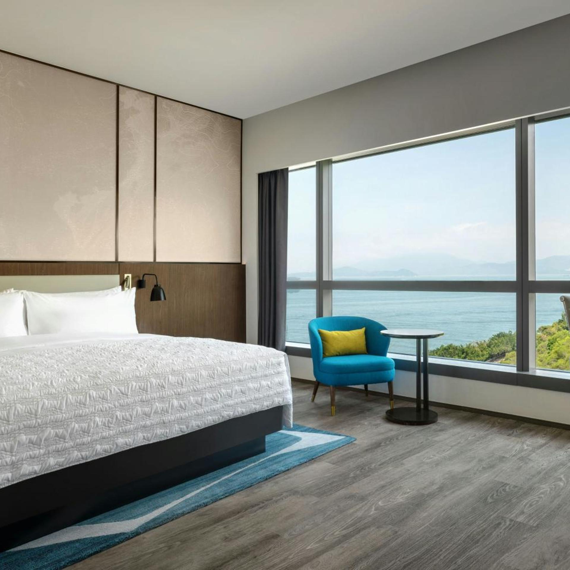 Room, King Bed, Side Ocean View, Large