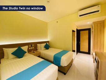 Deluxe, Studio, Twin Beds, No Window