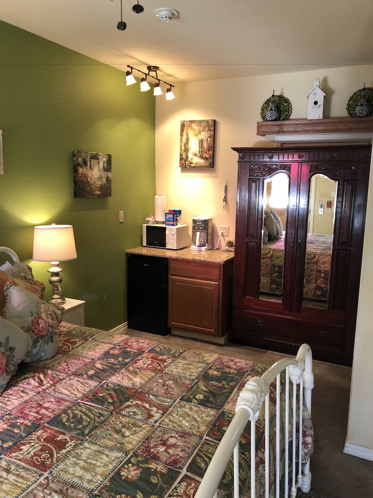 All Seasons Inn Eureka Springs 9/50