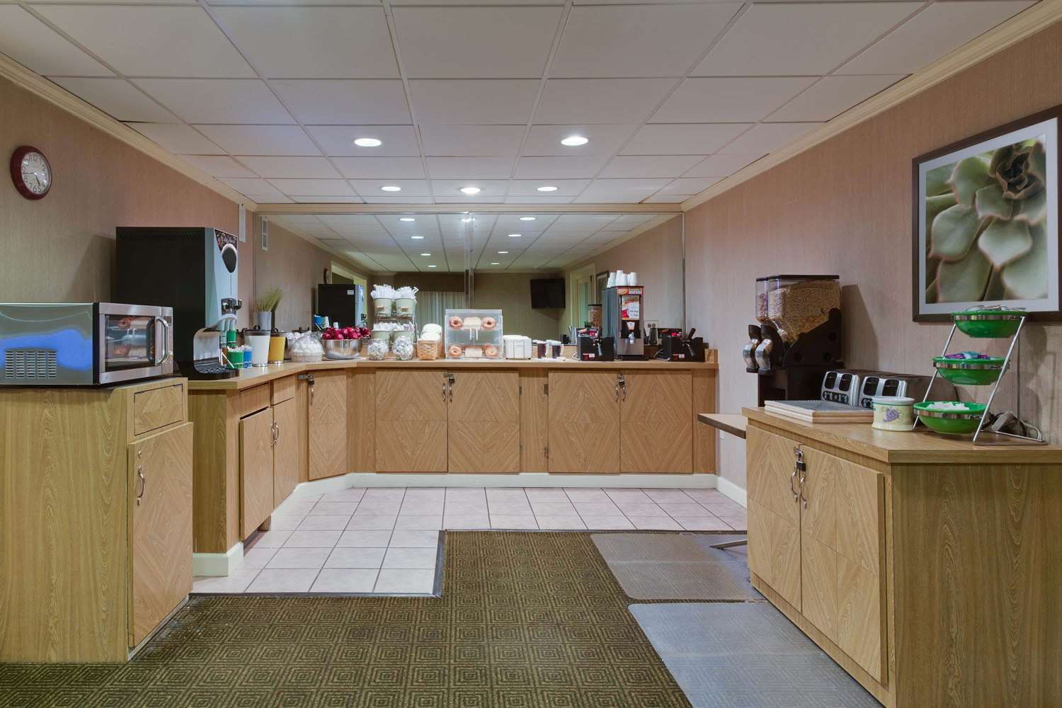 La Quinta Inn & Suites by Wyndham Lakeland East 7/37