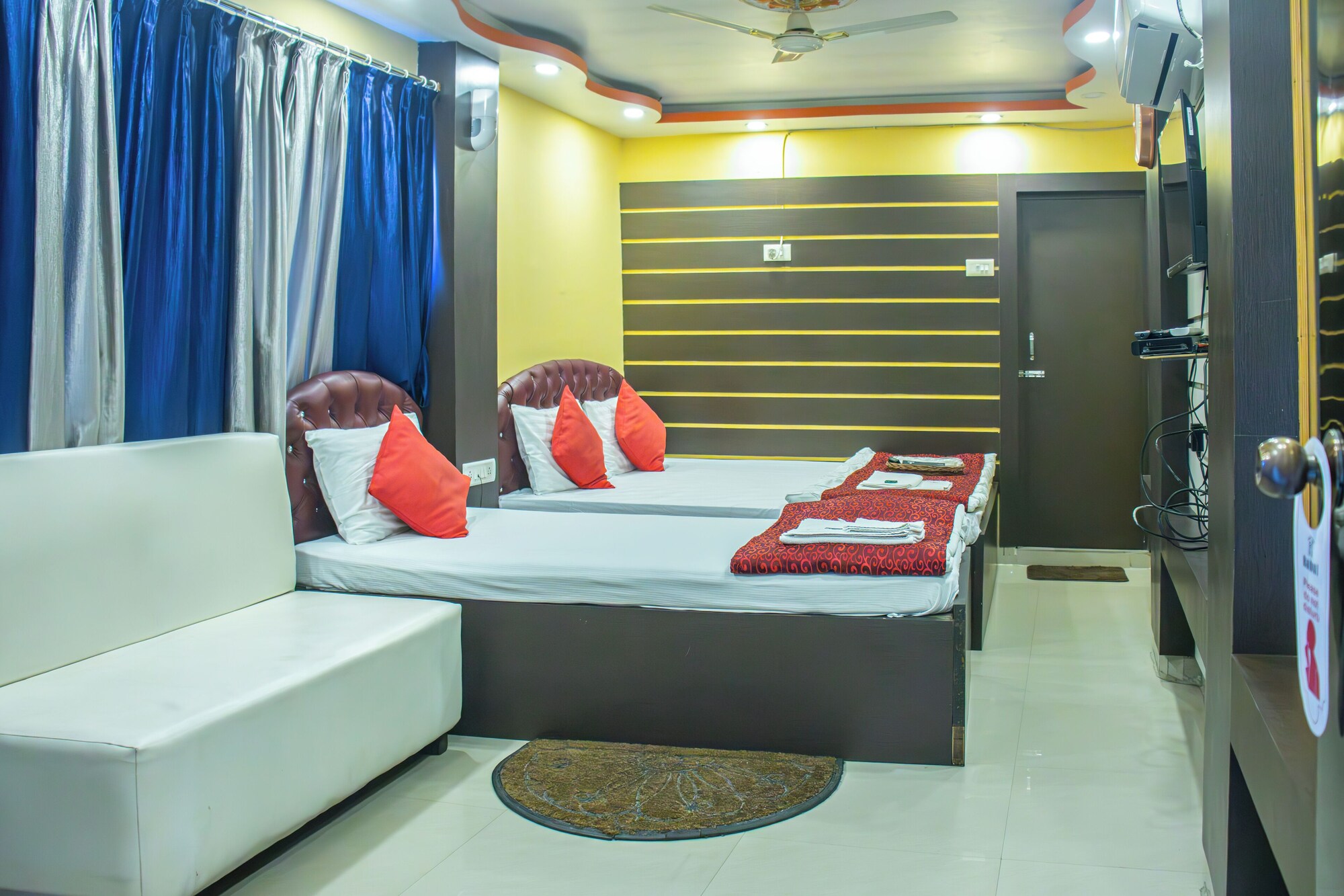 1 Bedroom, Luxury, Triple, King Bed, Smoking, Babul Hotel 3/9