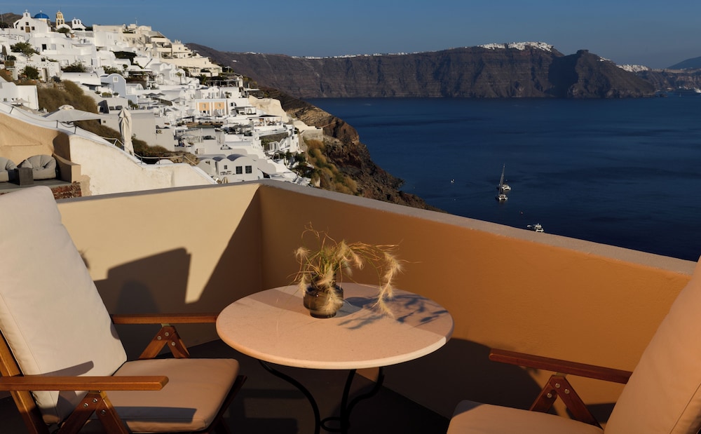 The A Collection, Oia by K and K 38/50