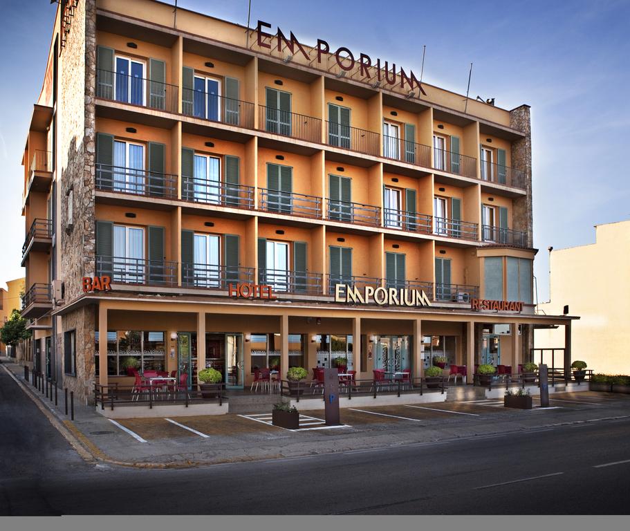 Emporium Hotel 3/42