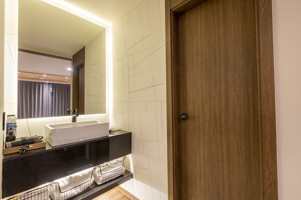 Business, Suite, Twin Beds, King Bed, 3 Beds, Sorgente Business Hotel 9/10