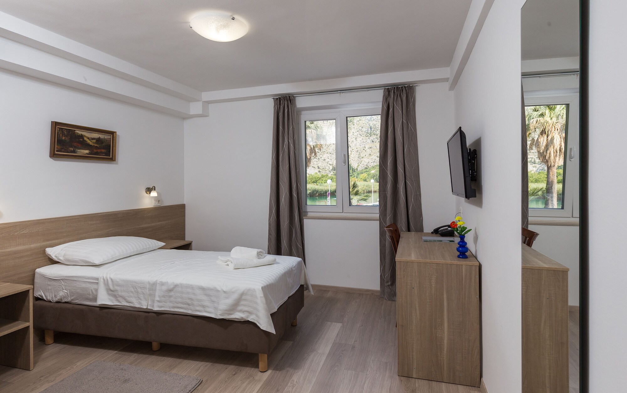 ROOM, TWIN BEDS, SEA VIEW