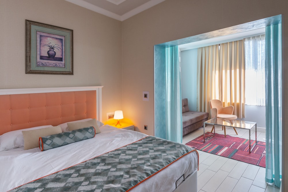 Delight Deluxe Apart Hotel 14/72