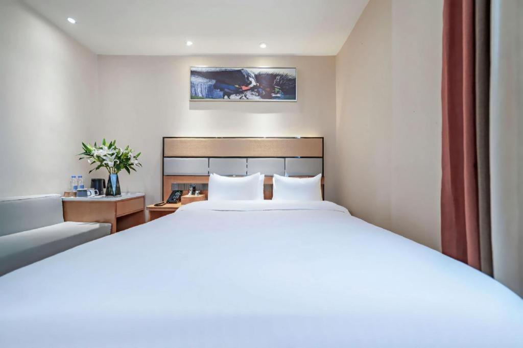GreenTree Inn Geermu Walking Street Business Hotel 18/51