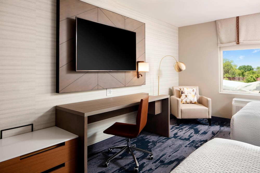 Fairfield Inn Suites Louisville Northeast 28/42