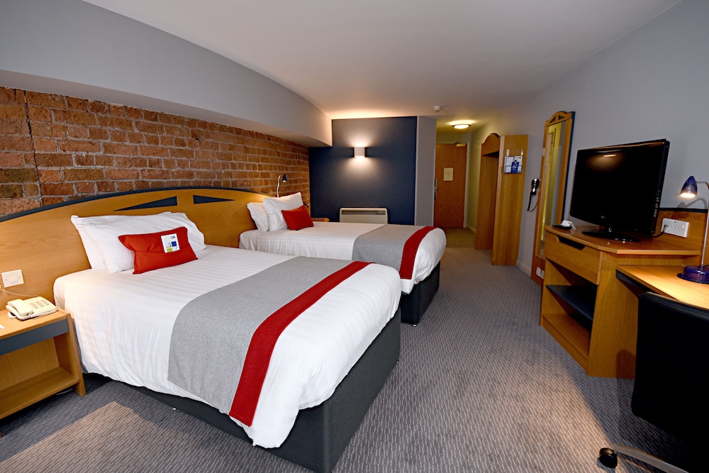 Holiday Inn Express Liverpool Royal Albert Dock 25/76