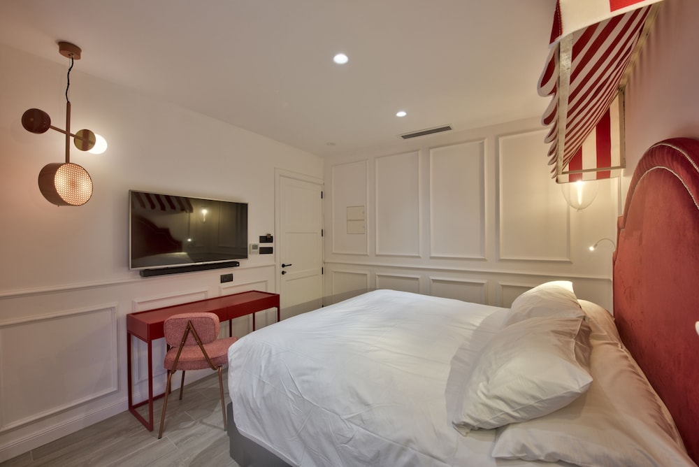 Holm Hotel And Spa 12/76