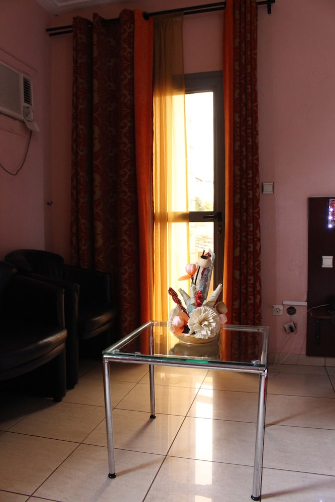 Tou'Ngou Hotel 30/50
