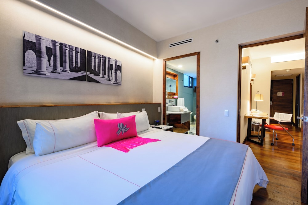 2 BEDROOMS, SUITE