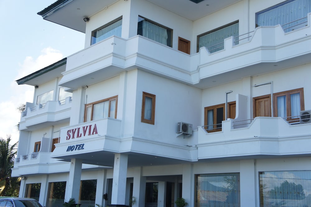 Sylvia Hotel Maumere 2/57