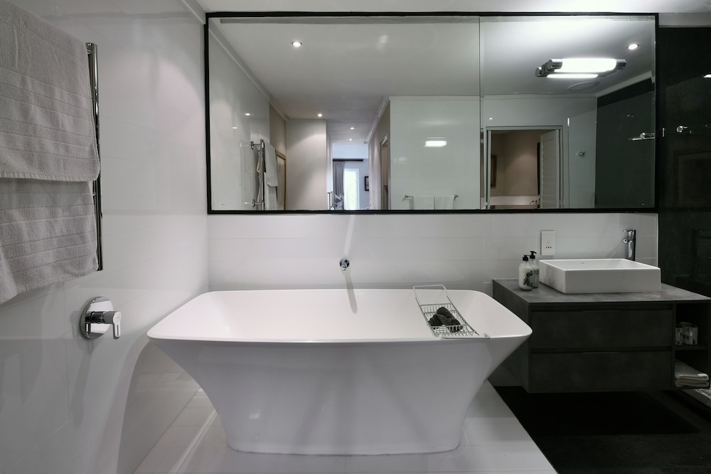 Le Petit Bijou Boutique Apartments 48/50