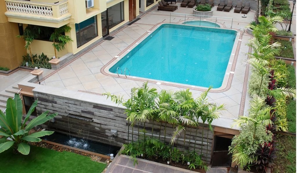 Sandalwood Hotel And Retreat 4/32