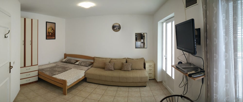 Maki Apartments 27/48