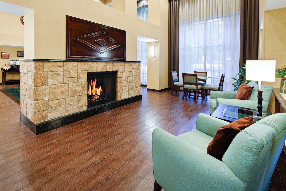 Hampton Inn Suites Agoura Hill 32/46