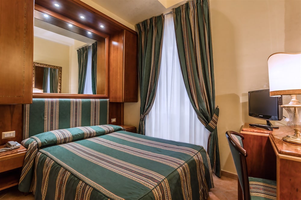 Raeli Hotel Noto 12/27