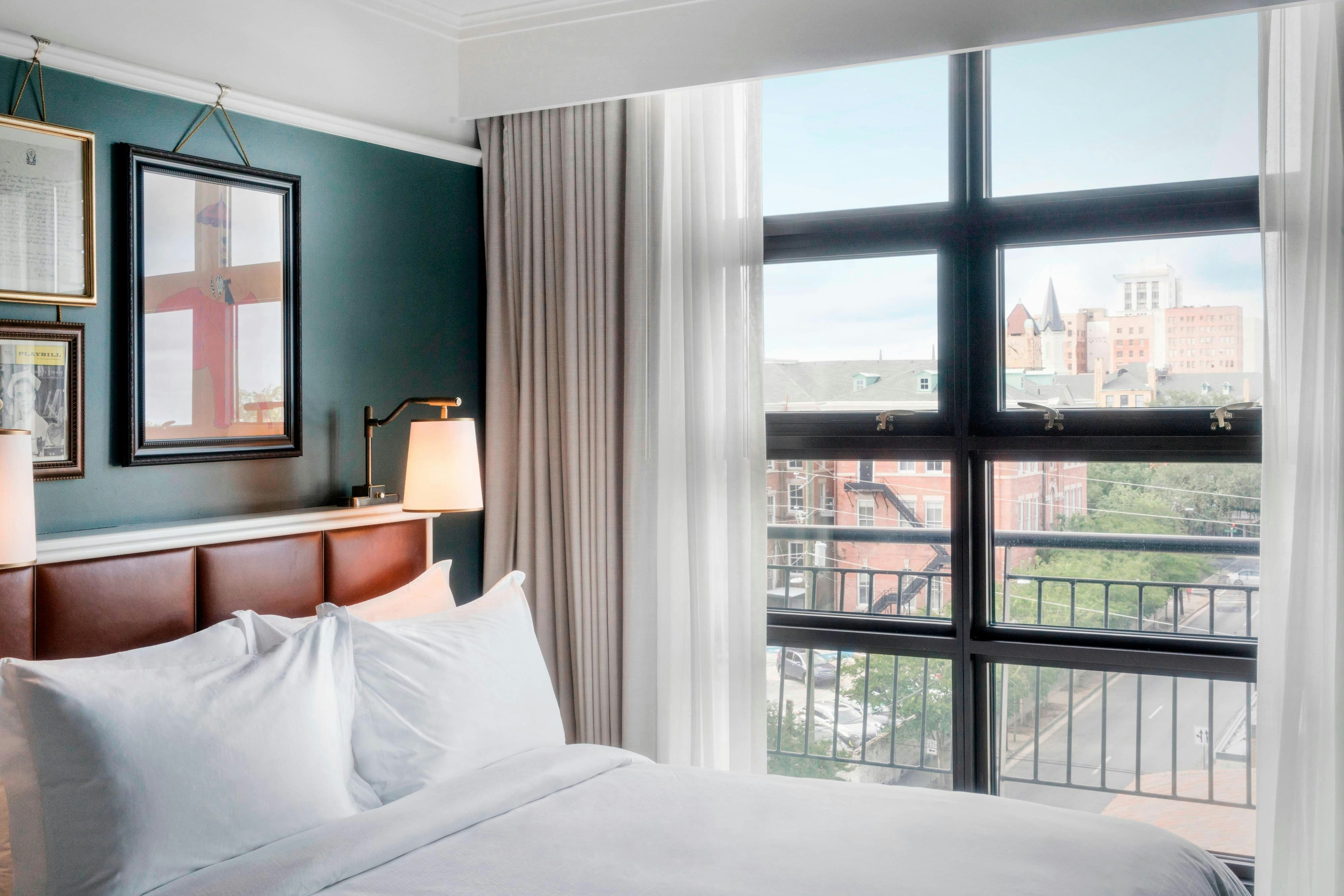 Room, Queen Bed