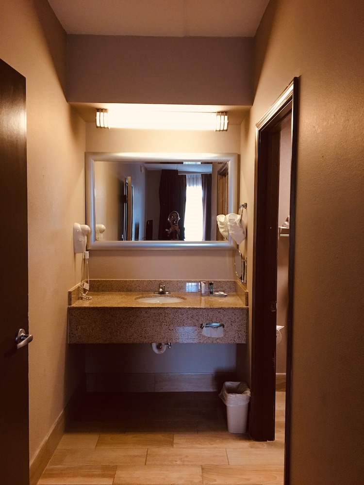 Hawthorn Extended Stay by Wyndham Conyers 2/40