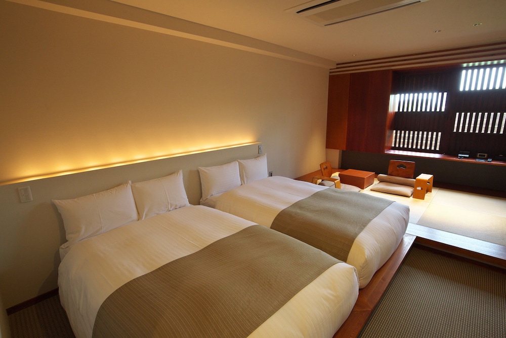 Type B, Twin Beds, 2 Futon Beds