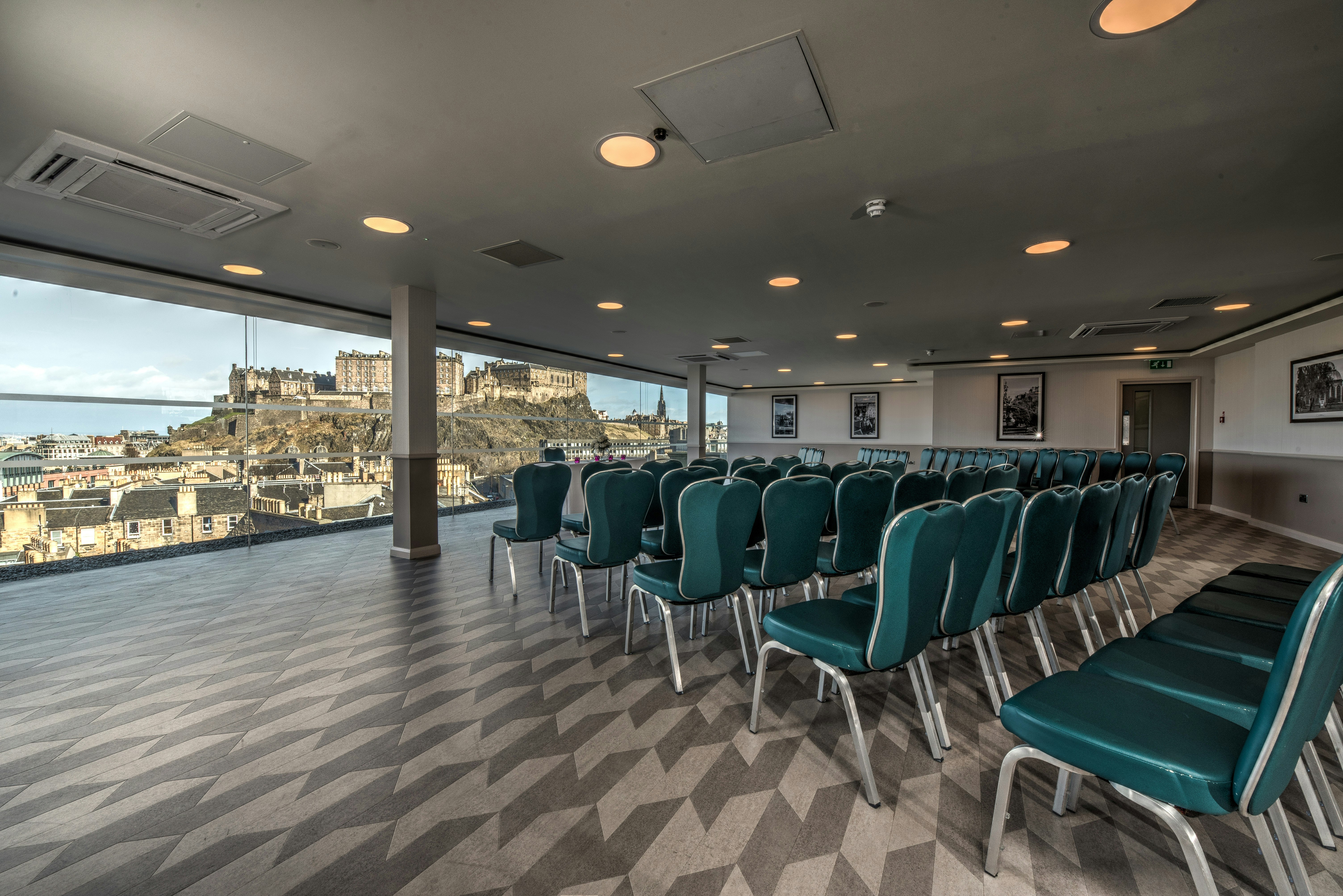 Doubletree By Hilton Edinburgh City Centre 61/64