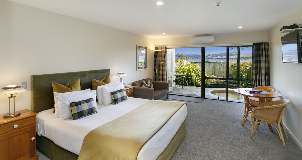 LUXURY, STUDIO, SUITE, KING BED