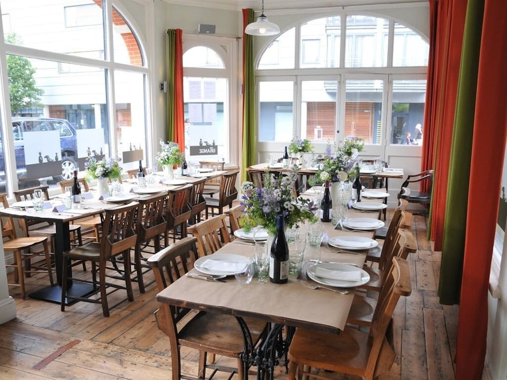 The Grange Pub 14/19