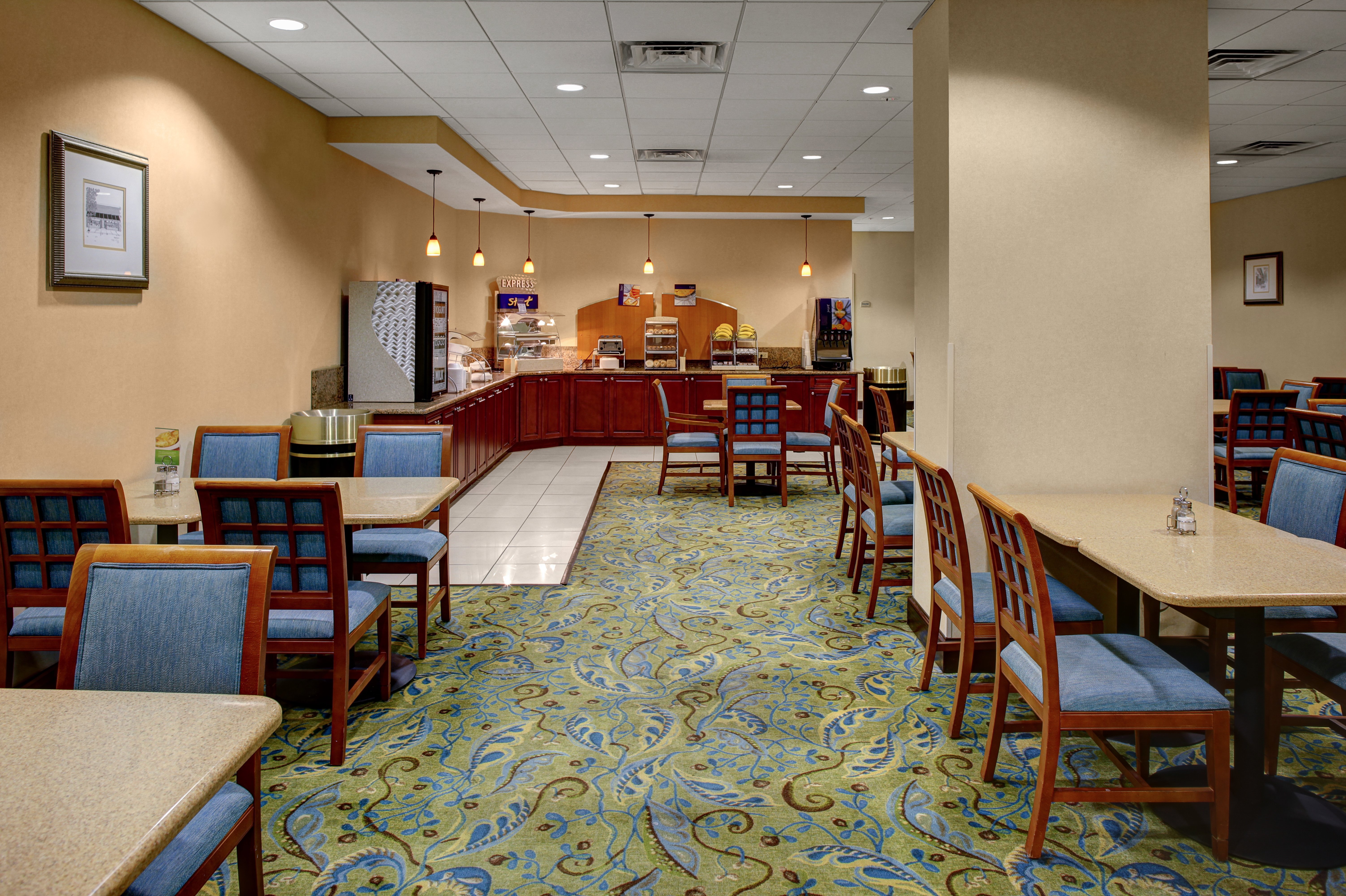 HOLIDAY INN EXPRESS RICHMOND-DOWNTOWN 34/58