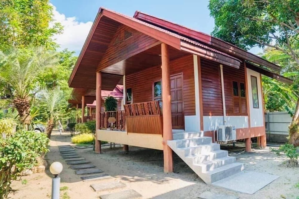 Phangan Lodge 3/50