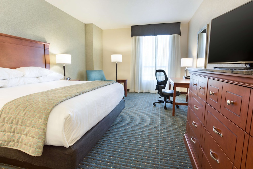 Drury Inn & Suites Colorado Springs 16/50