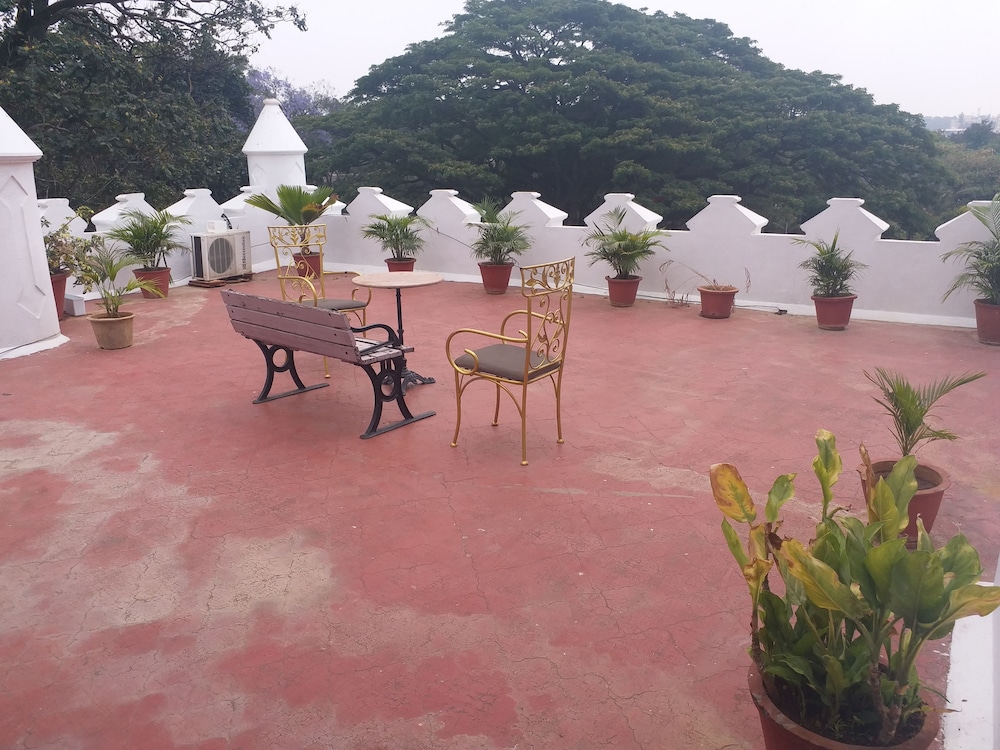 Jayamahal Palace Hotel 57/68