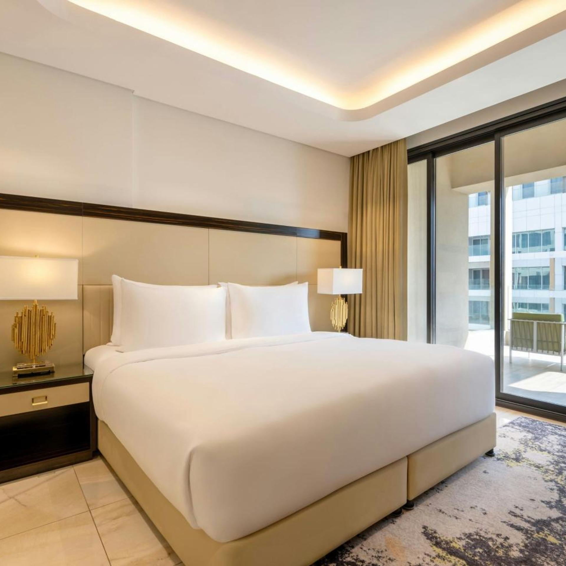 1 Bedroom, Premium, Suite, Apartment, King Bed, Partial Sea View