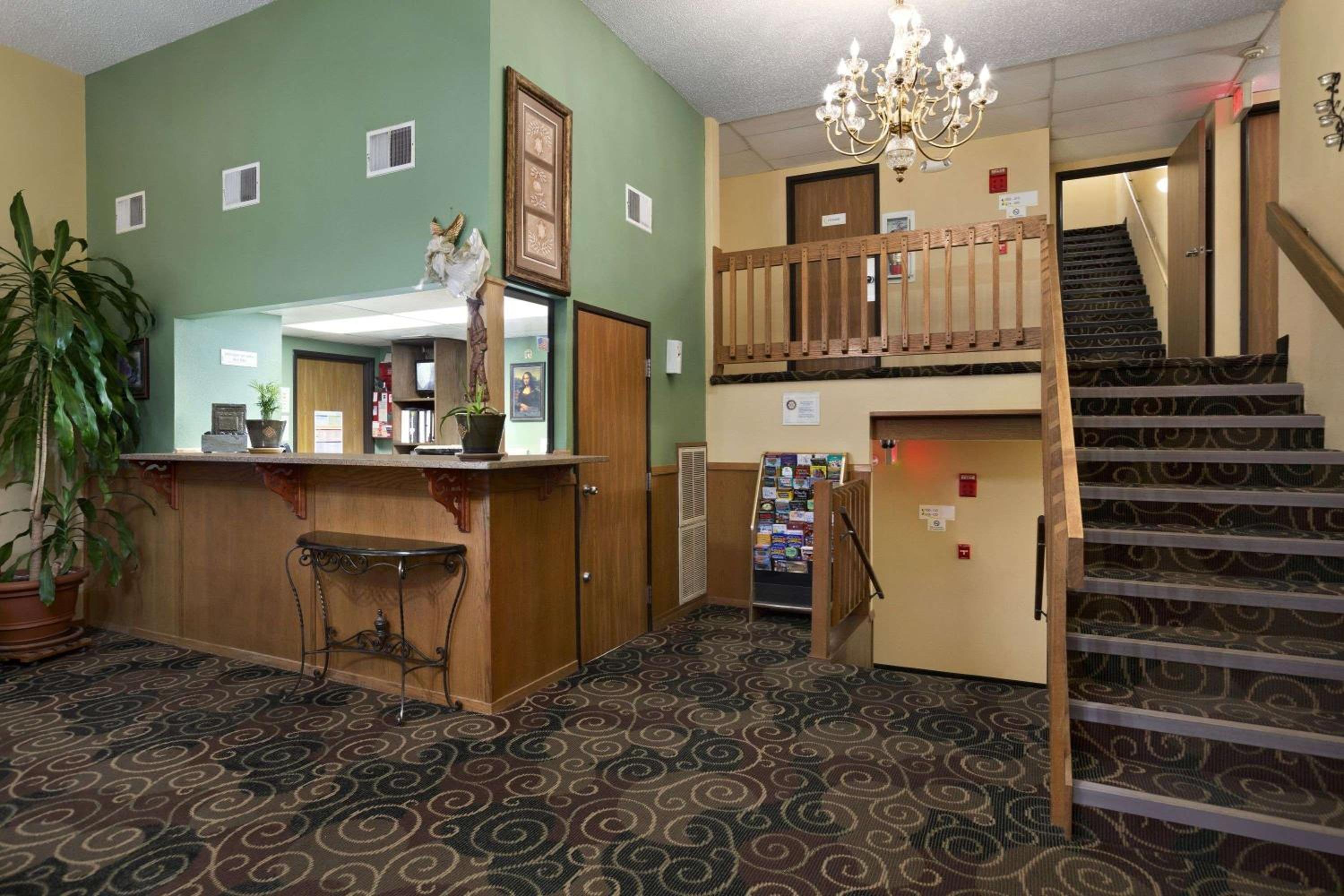 Super 8 By Wyndham Russellville 4/26