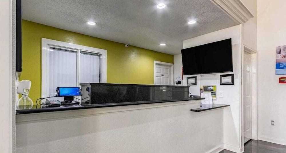 Suburban Studios Dallas Northwest Walnut Hill 2/49