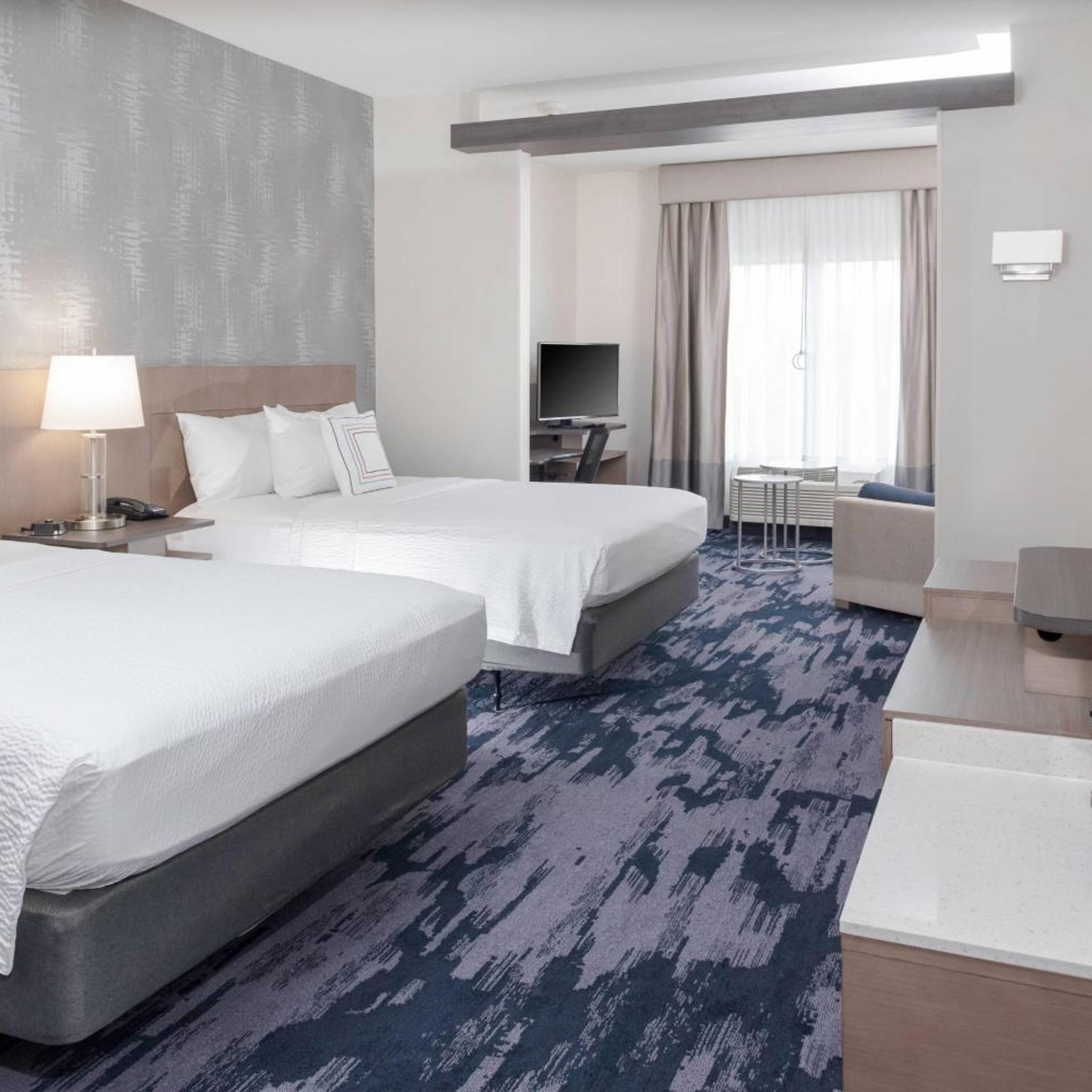 Suite, 2 Queen Beds, Sofa, Bathtub, Accessible