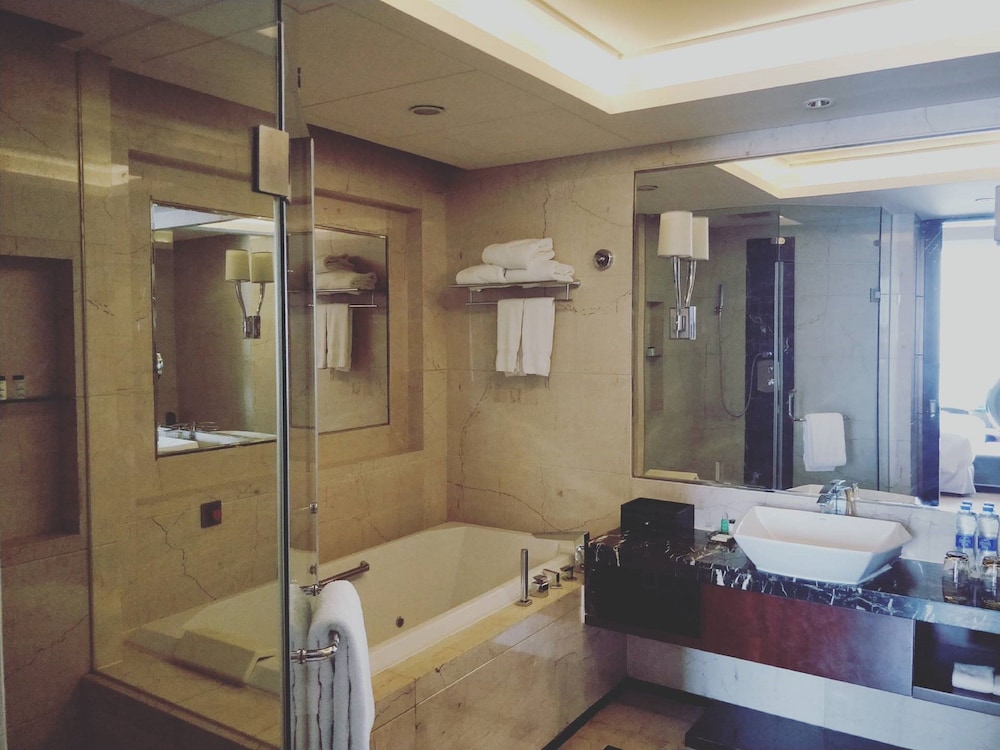 Crowne Plaza Tianjin Binhai Center 26/64