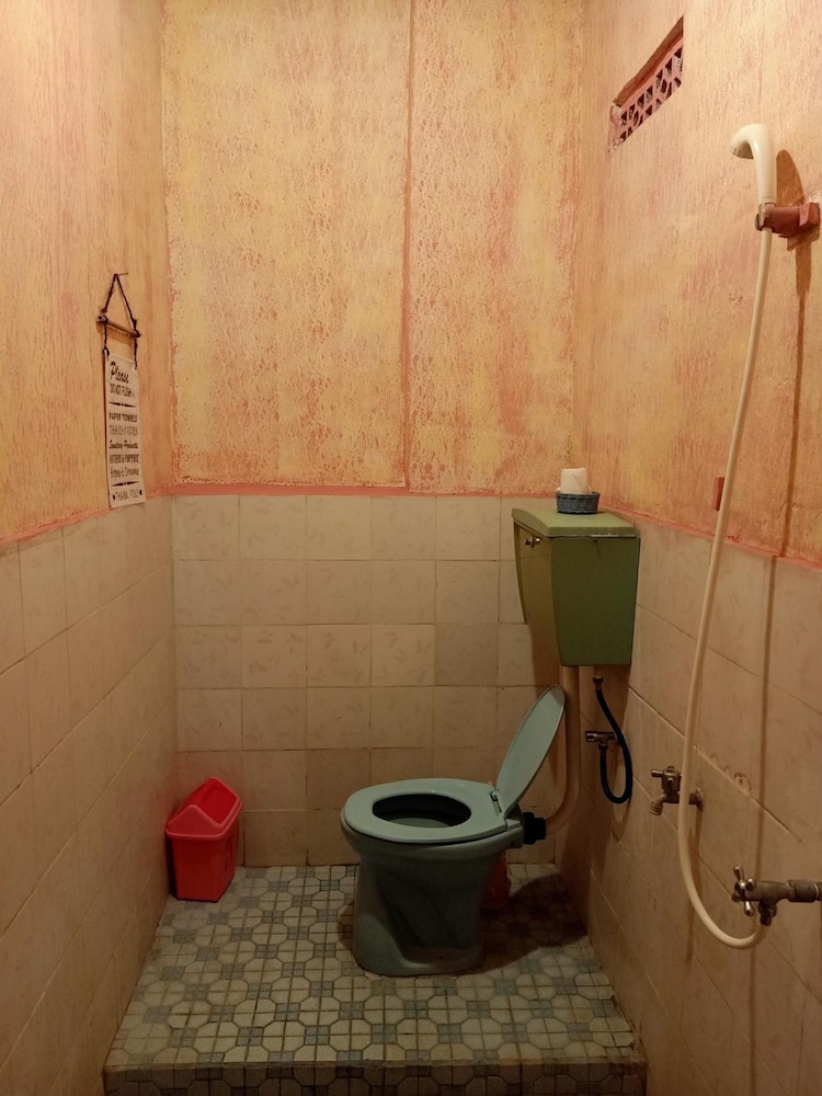 Lovina Central Hostel 12/29